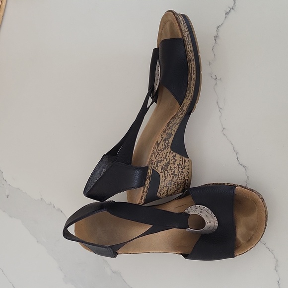 Rieker Sandals - Picture 2 of 4